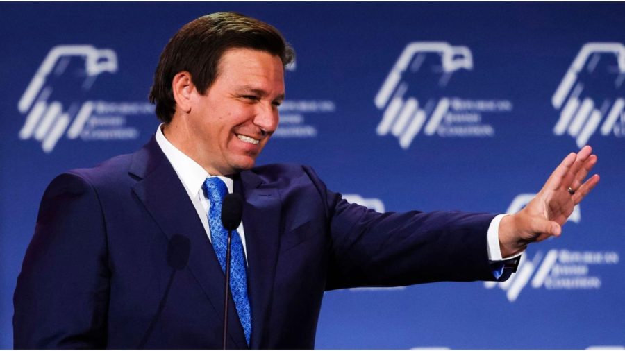Republican Florida Governor Ron DeSantis waves to supporters at the Republican Jewish Coalition Annual Leadership Meeting in Las Vegas, Nov. 19, 2022. (Wade Vandervort, /AFP via Getty Images)