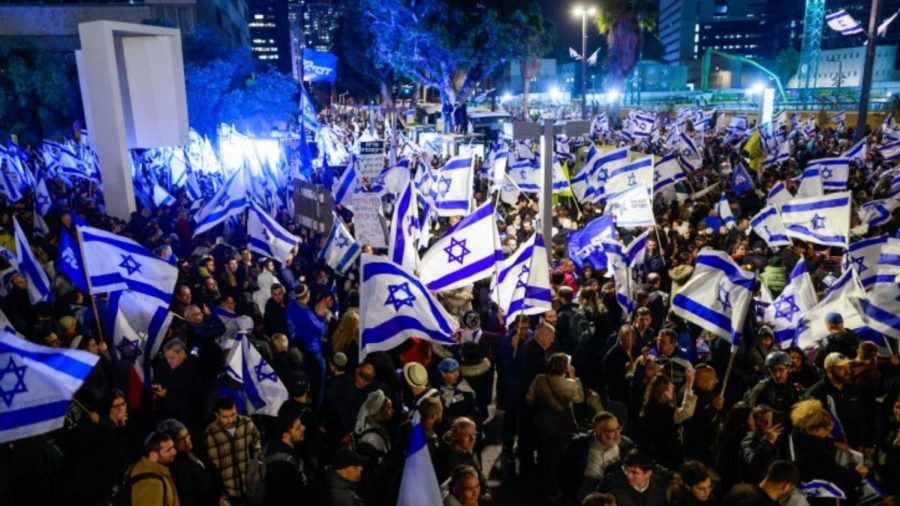 Israelis attend a rally in support of judicial reform in Tel Aviv on March 30, 2023. Photo by Erik Marmor/Flash90.