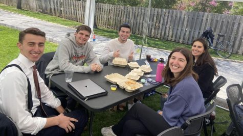WashU Hillel carries on long-standing Passover meal tradition