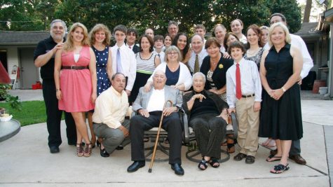 The Wise-Shuchart family’s Passover seders have included non-Jewish guests for three decades. 
Photo courtesy of Andy Wise