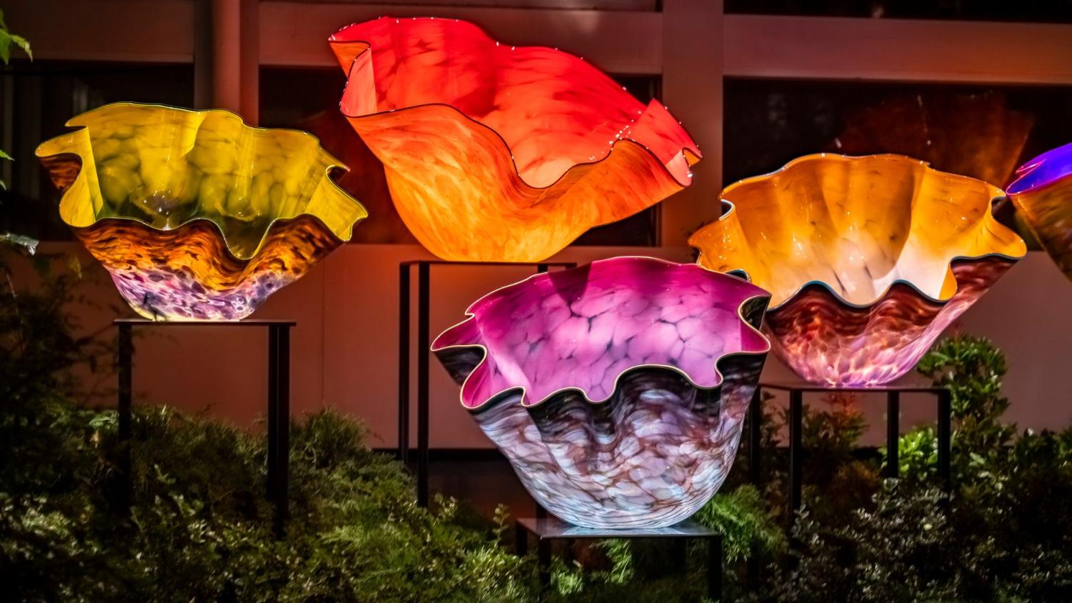 Two ways to see Dale Chihuly artwork and how living on a kibbutz