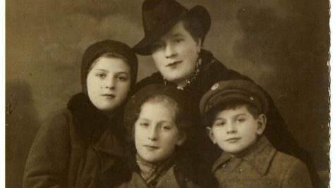 Studio portrait of Sara Fogelman and her three children in prewar Radomsko, Poland, shortly before the war.Pictured are Pola (left), Genia (bottom), Abraham Joseph (far right), and their mother Sara (top.) United States Holocaust Memorial Museum, courtesy of Pola Spitzer