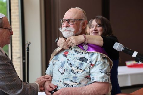 Rabbi Josef Davidson (center) with Gary Myers (left) and Liessa Alperin at Congregation Bnai Amoonas recent Mitzvah Day, where Rabbi Davidson was recognized. Photo: Bill Motchan