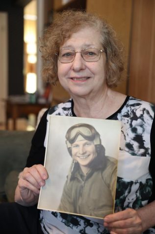 Laura Goldmeier shows her Uncle Len’s photo.