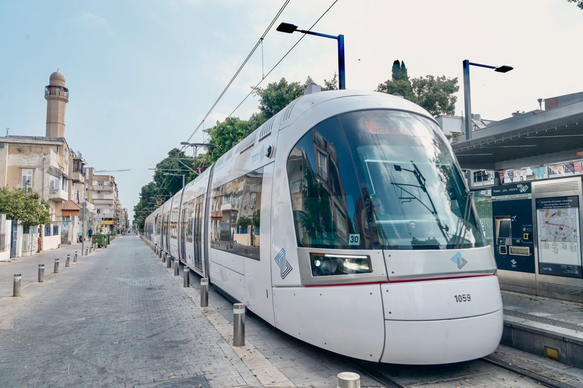 A test drive of the new Metropolitan Light Rail in Jaffa-Tel Aviv, Aug. 16, 2023. (Photo: Avshalom Sassoni/Flash90)