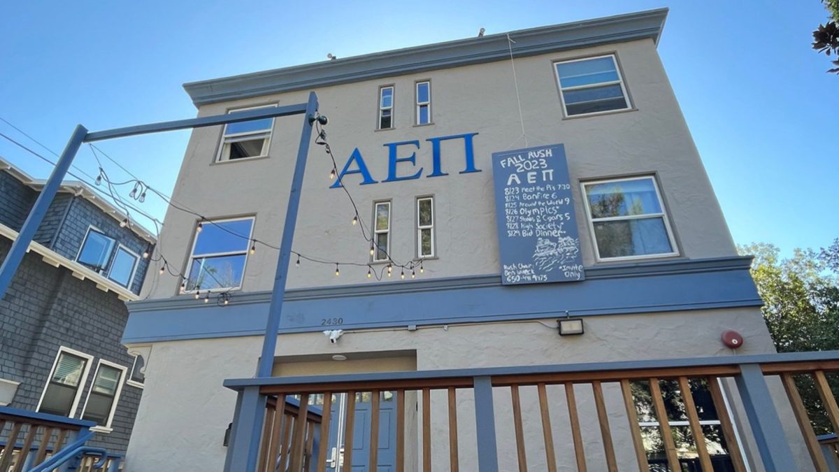 The+AEPi+house+at+UC+Berkeley%2C+the+grounds+of+which+were+recently+strewn+with+shellfish+in+an+apparent+antisemitic+act.+%28Photo%2FCourtesy%29%0A