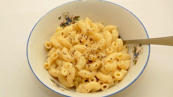 Classic macaroni-and-cheese. Credit: Wikimedia Commons.
