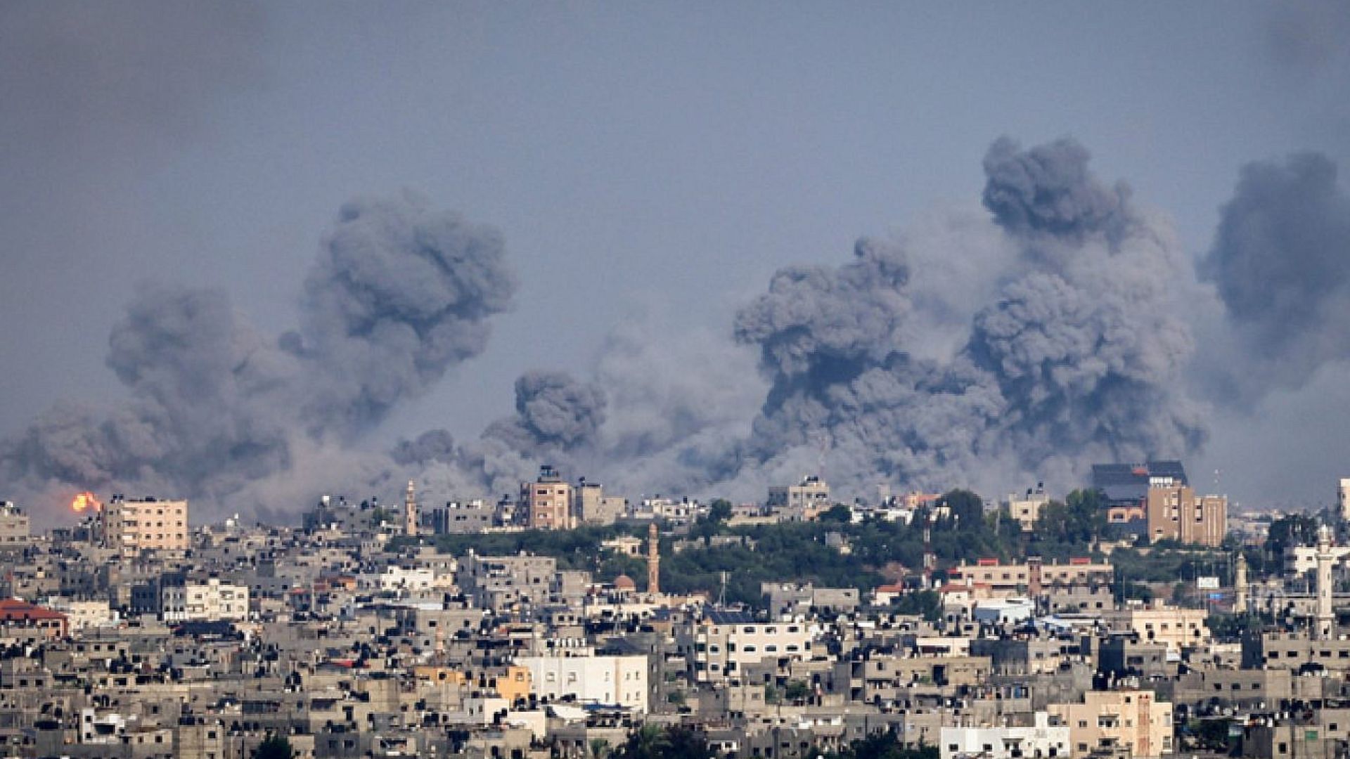 Israel-Gaza war, day 3: Death toll climbs to 900, ‘complete siege’ of ...