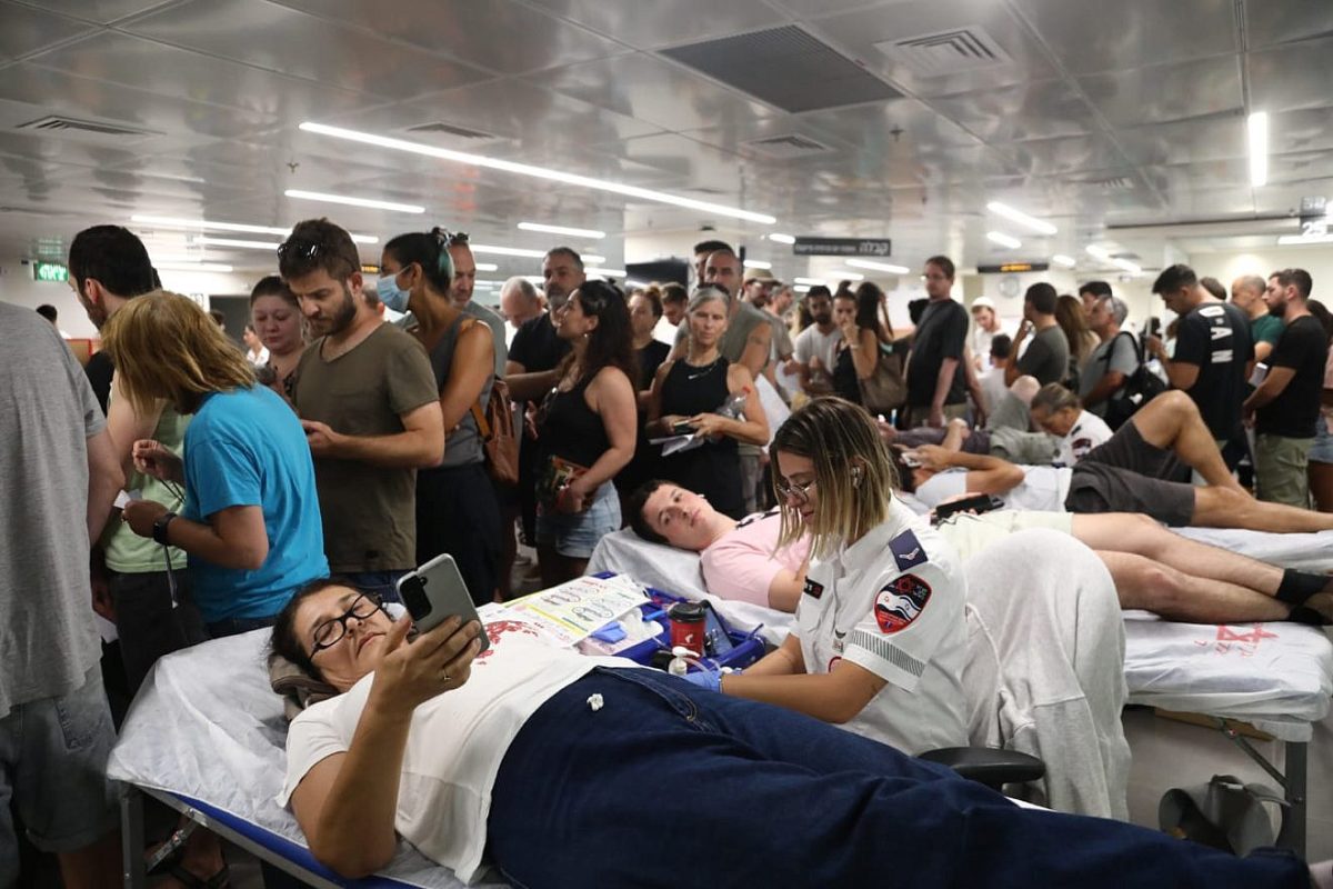 Israelis donate blood in Tel Aviv, Oct. 7, 2023. Photo by Gideon Markovich/TPS.
