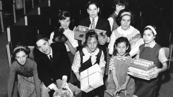 Did you belong to Shaare Zedek in 1964? Are you in this picture? Do you know who these kids?