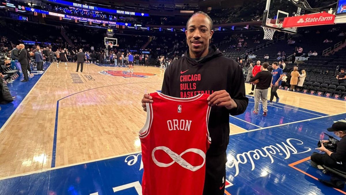 DeMar+DeRozan+displays+the+jersey+he+signed+at+Madison+Square+Garden.+