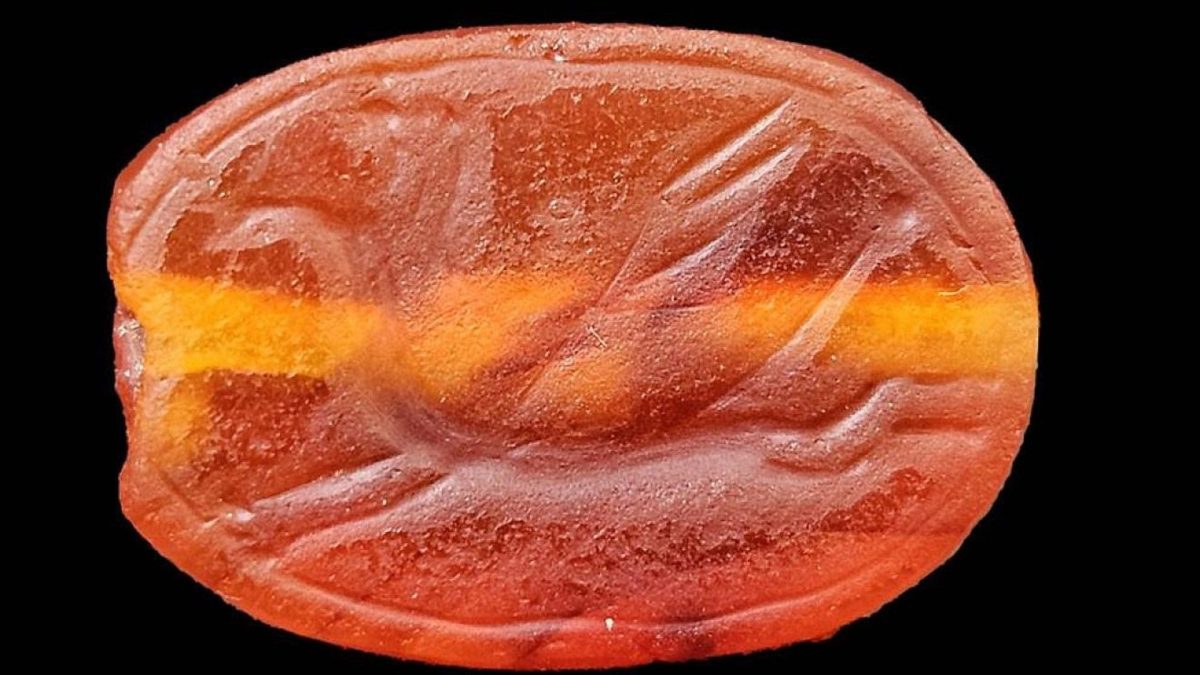 2%2C800-year-old+carnelian+scarab+featuring+a+griffon%E2%80%94a+mythical+winged+horse%E2%80%94was+discovered+by+a+hiker+in+Israel%E2%80%99s+Nahal+Tabor+Nature+Reserve.+Photo+by+Anastasia+Shapiro%2C+Israel+Antiquities+Authority.