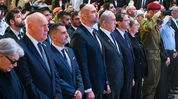 Israeli Prime Minister Benjamin Netanyahu and other leaders observe Israels Memorial Day. (Kobi Gideon/Government Press Office)