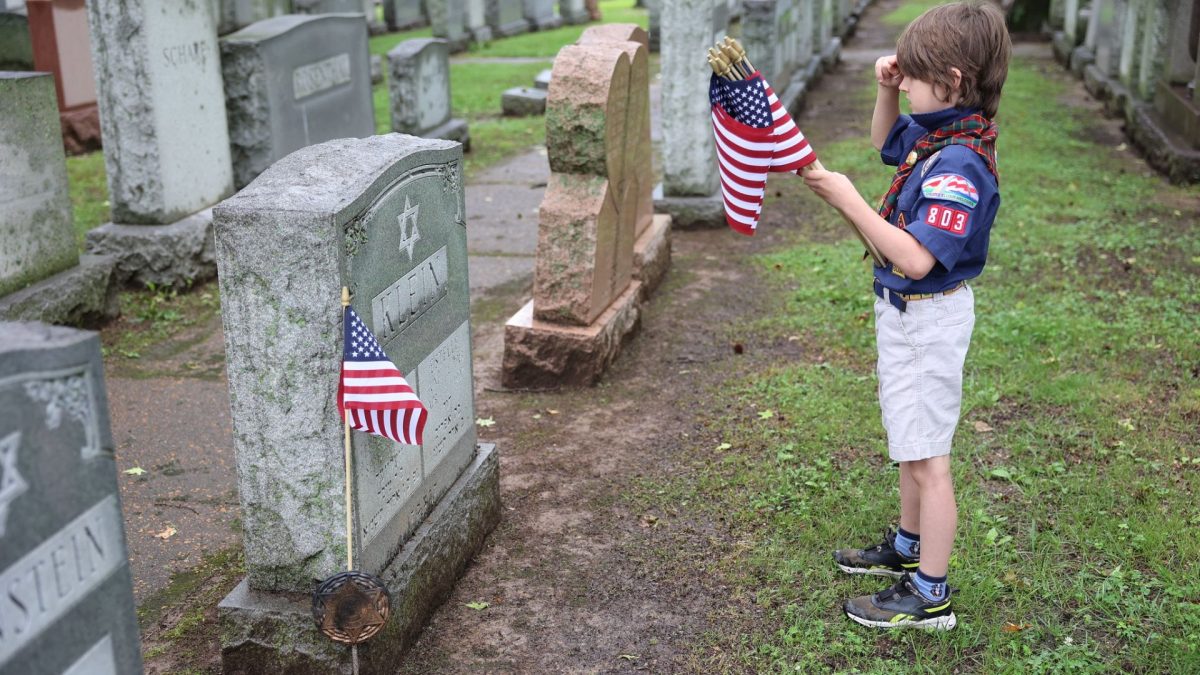 St. Louis Scouts place 8,500 flags at Jewish veteran graves in Memorial Day tribute