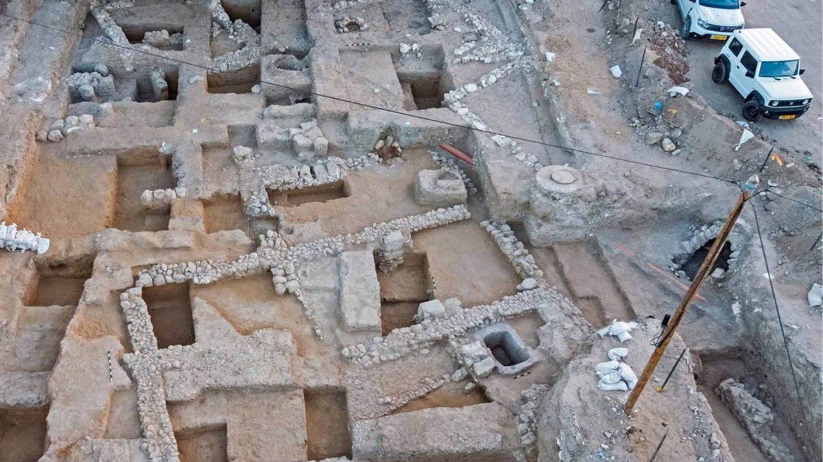 The Jewish public building discovered in Lod. Aerial photo by Assaf Peretz/Israel Antiquities Authority.