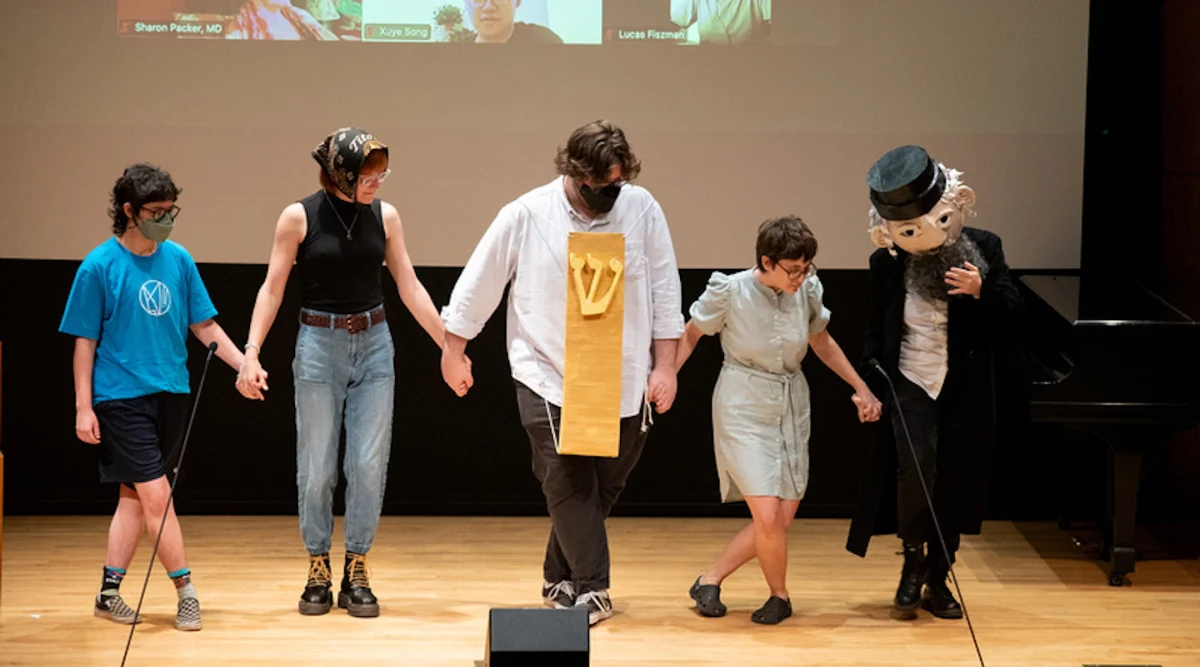 A group presents their final project, an original performance of “I saw Mommy Kissing the Baal Shem Tov,” a parody of “I saw Mommy Kissing Santa Claus.” (Melanie Einzig)