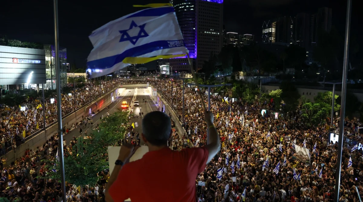 Israelis attend a rally calling for the release of Israelis held kidnapped by Hamas terrorists in Gaza outside the Defense Ministry Headquarters in Tel Aviv, Sept. 1, 2024. (Itai Ron/Flash90)