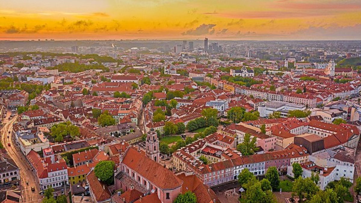 Vilnius old town by Augustas Didzgalvis