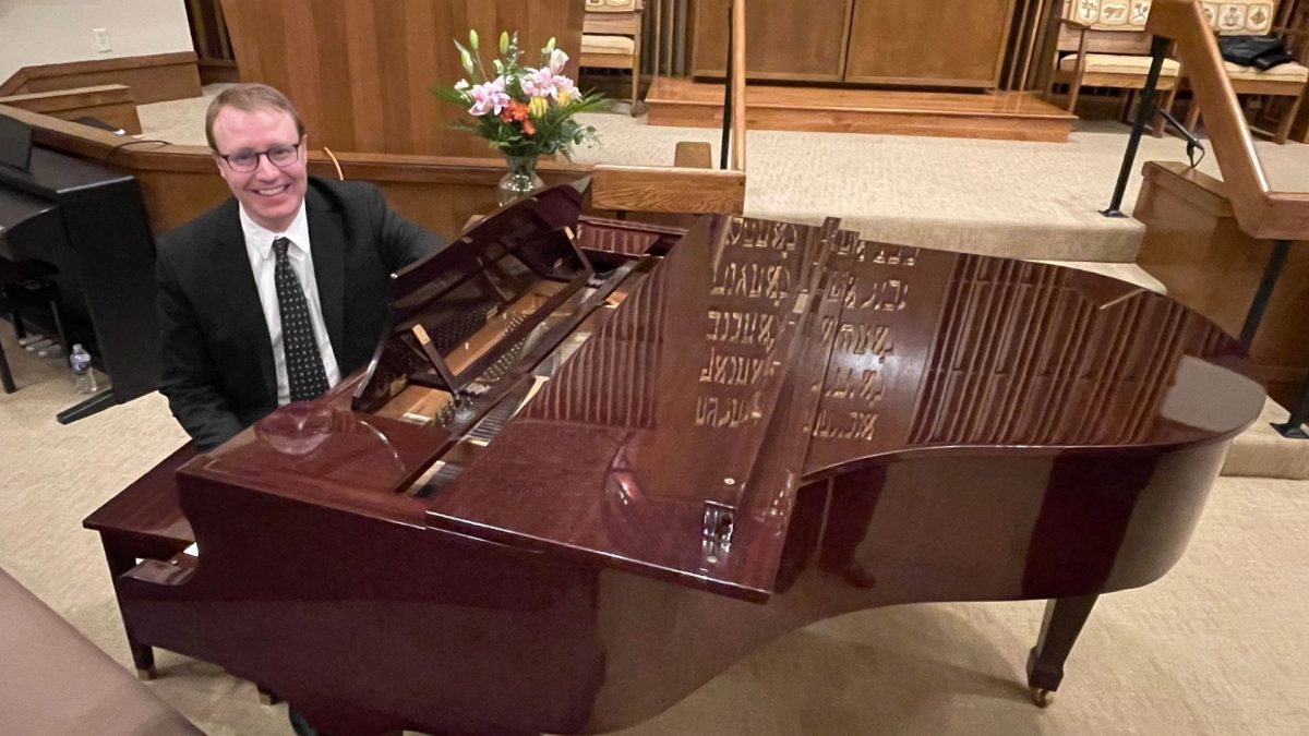 Dr. Peter Henderson, principal keyboardist of the St. Louis Symphony Orchestra and associate professor of music at Maryville University