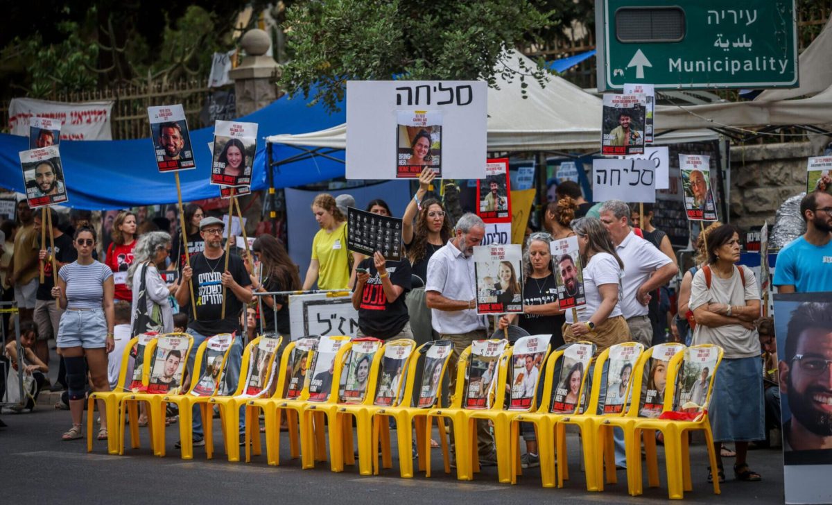 Israelis protest for the release of Israeli hostages held in the Gaza Strip, outside the prime minister's official residence in Jerusalem, Sept. 1, 2024. (Chaim Goldberg/Flash90)