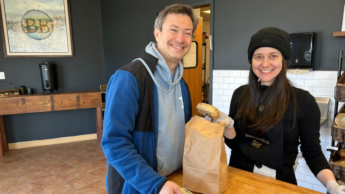 Rabbi Noah Arnow and Gitti Fredman.