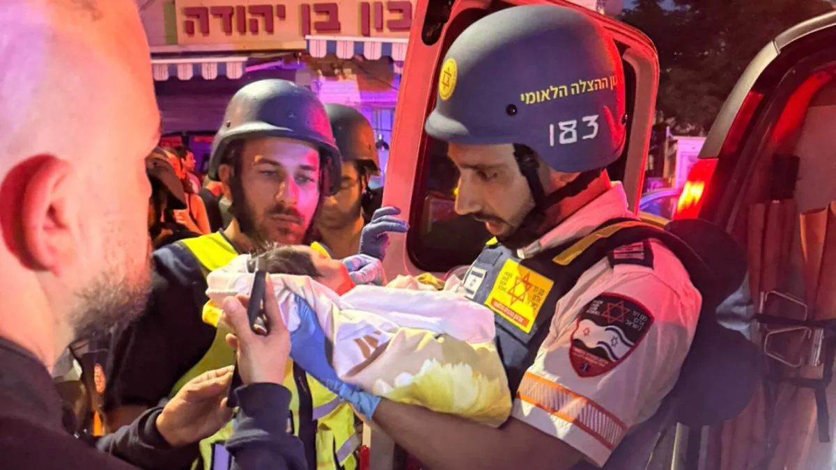 Dr. Gal Rosen (right) examines a 6-day-old girl in Tel Aviv on June 16, 2025. Credit: Courtesy of Magen David Adom.