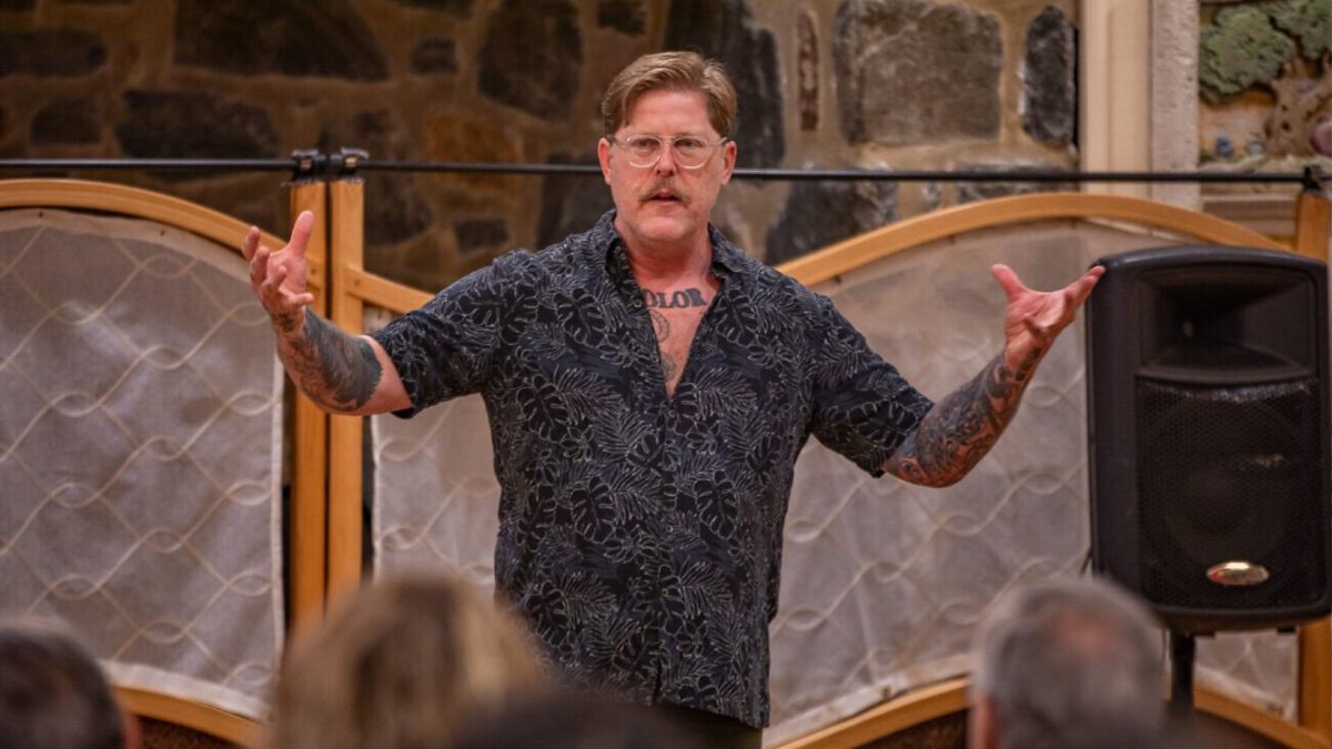 Reformed neo-Nazi Arno Michaelis speaks about his life experiences at Chabad of the Main Line in Merion, Pa., on July 22, 2025. Photo by Yakov Binyamin Turmelle.
