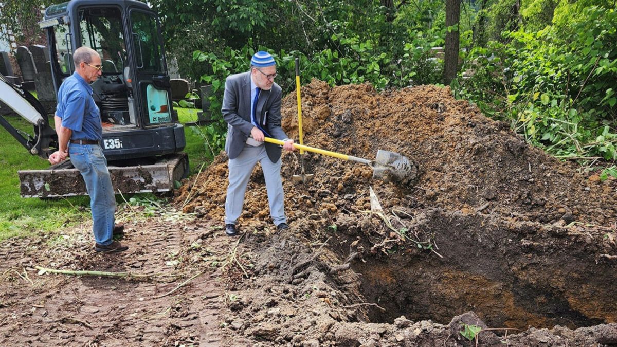 When Temple B’nai Israel in White Oak, Pennsylvania closed down in 2025, Rabbi Howie Stein buried the remaining yahrzeit plaques and other Jewish objects at the synagogue’s cemetery. Photo by Debbie Iszauk