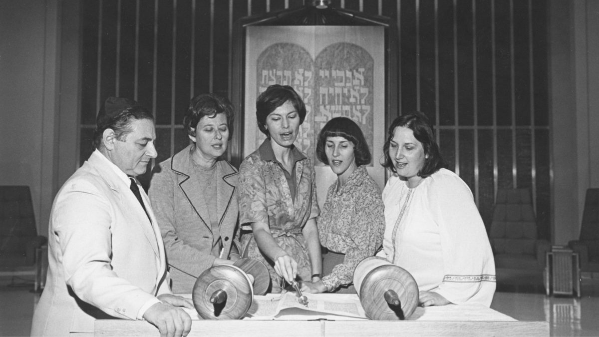 Four women, one Torah, zero names: can you help us ID them?