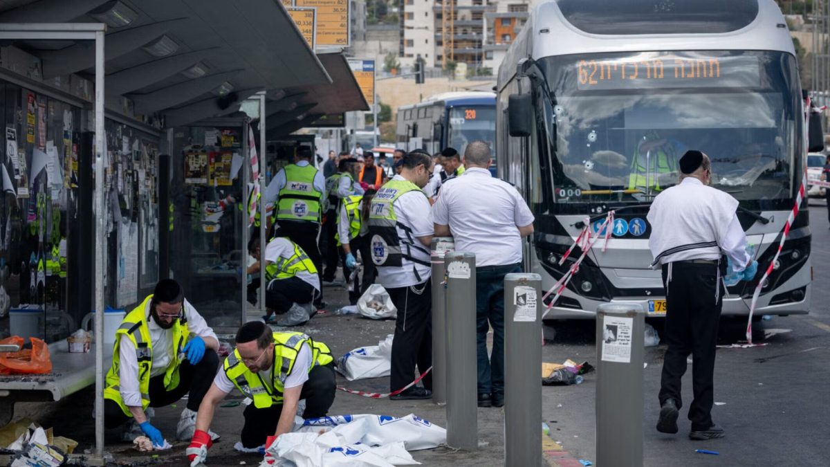 Police and rescue personnel at the scene of a terror attack at Ramot Junction, near the entrance to Jerusalem, Sept. 8, 2025. (Chaim Goldberg/Flash90)