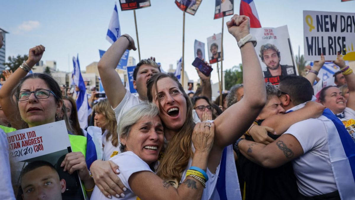 Thousands gather at Hostage Square to celebrate the return of the hostages, October 13, 2025. (Miriam Alster/Flash90)