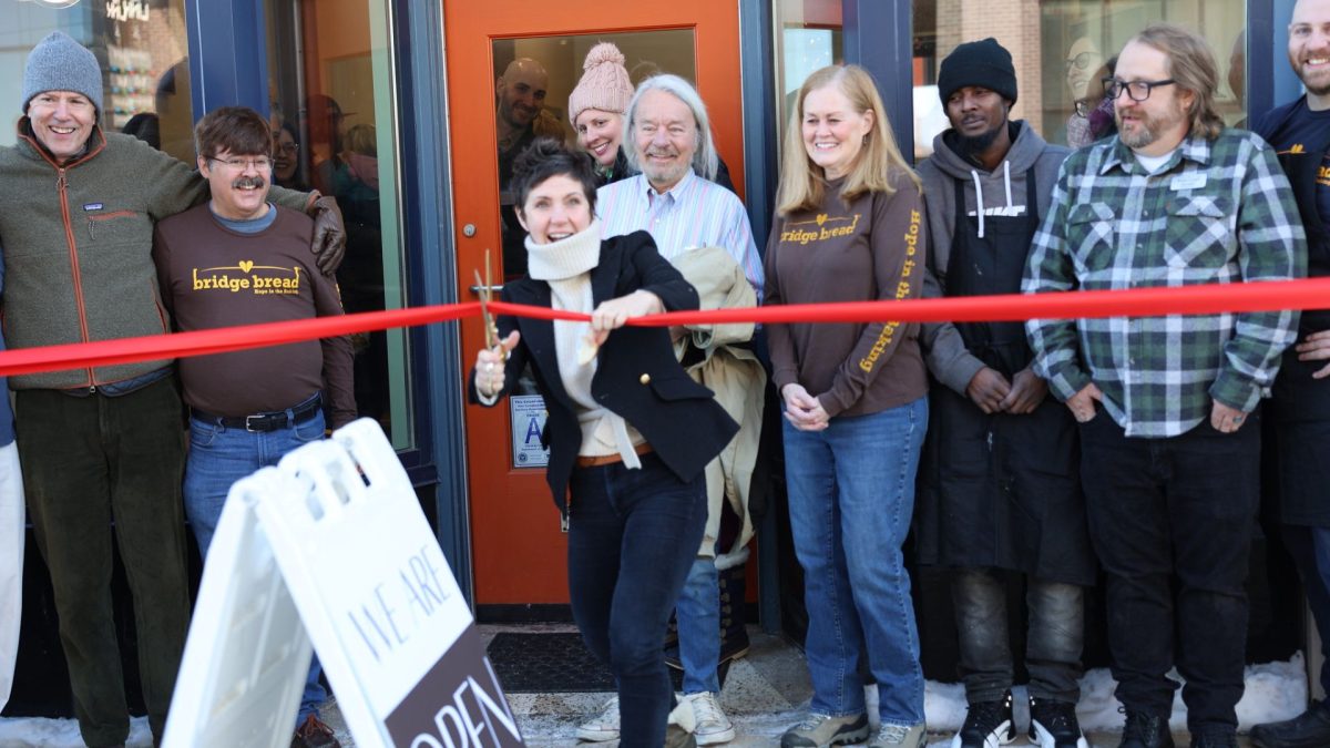 St. Louis Mayor Cara Spencer cuts the ribbon officially opening the U. City Loop location