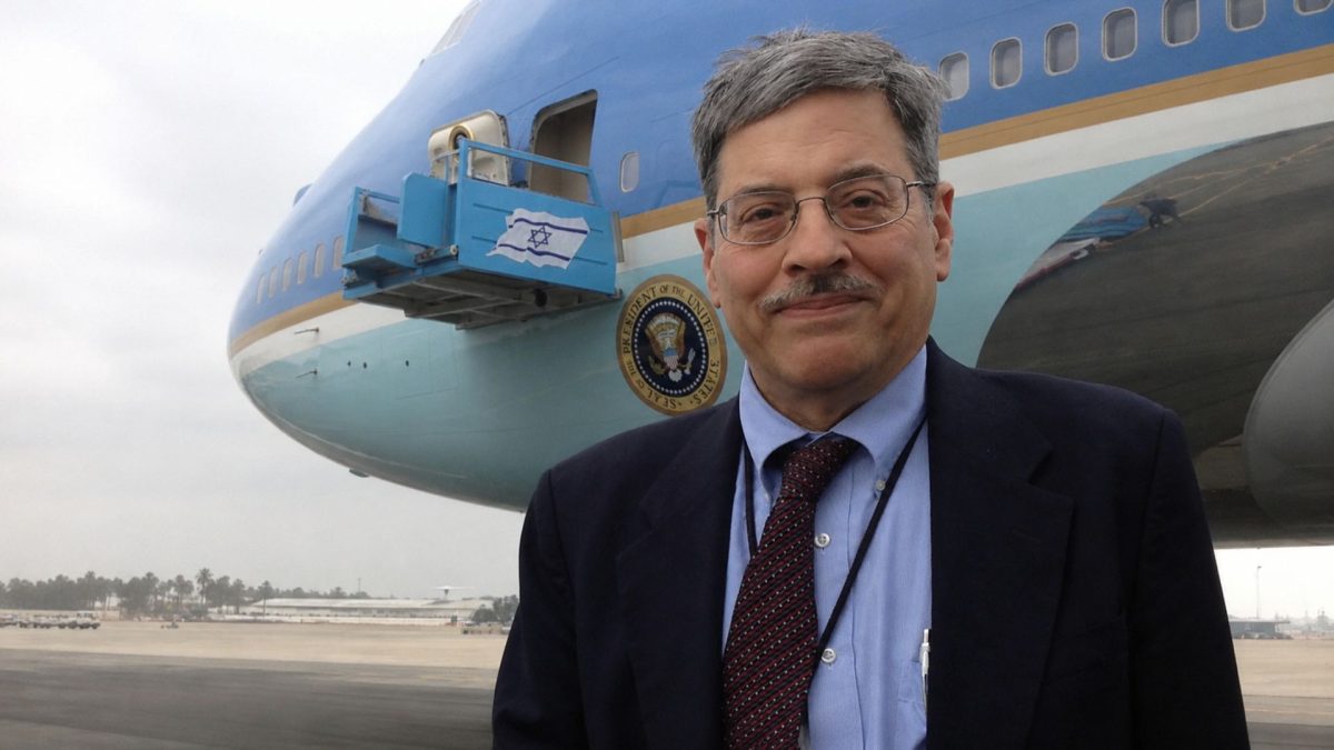 Peter Maer next to Air Force One