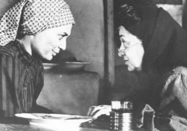 Molly Picon (right) as Yente the Matchmaker in the 1971 film Fiddler on the Roof (via Digital Yiddish Theatre Project).